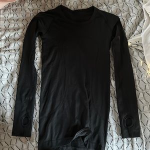 black lululemon swiftly tech long sleeve